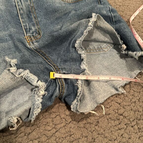 Love Tree Denim Shorts Size Large Distressed - Picture 3 of 5
